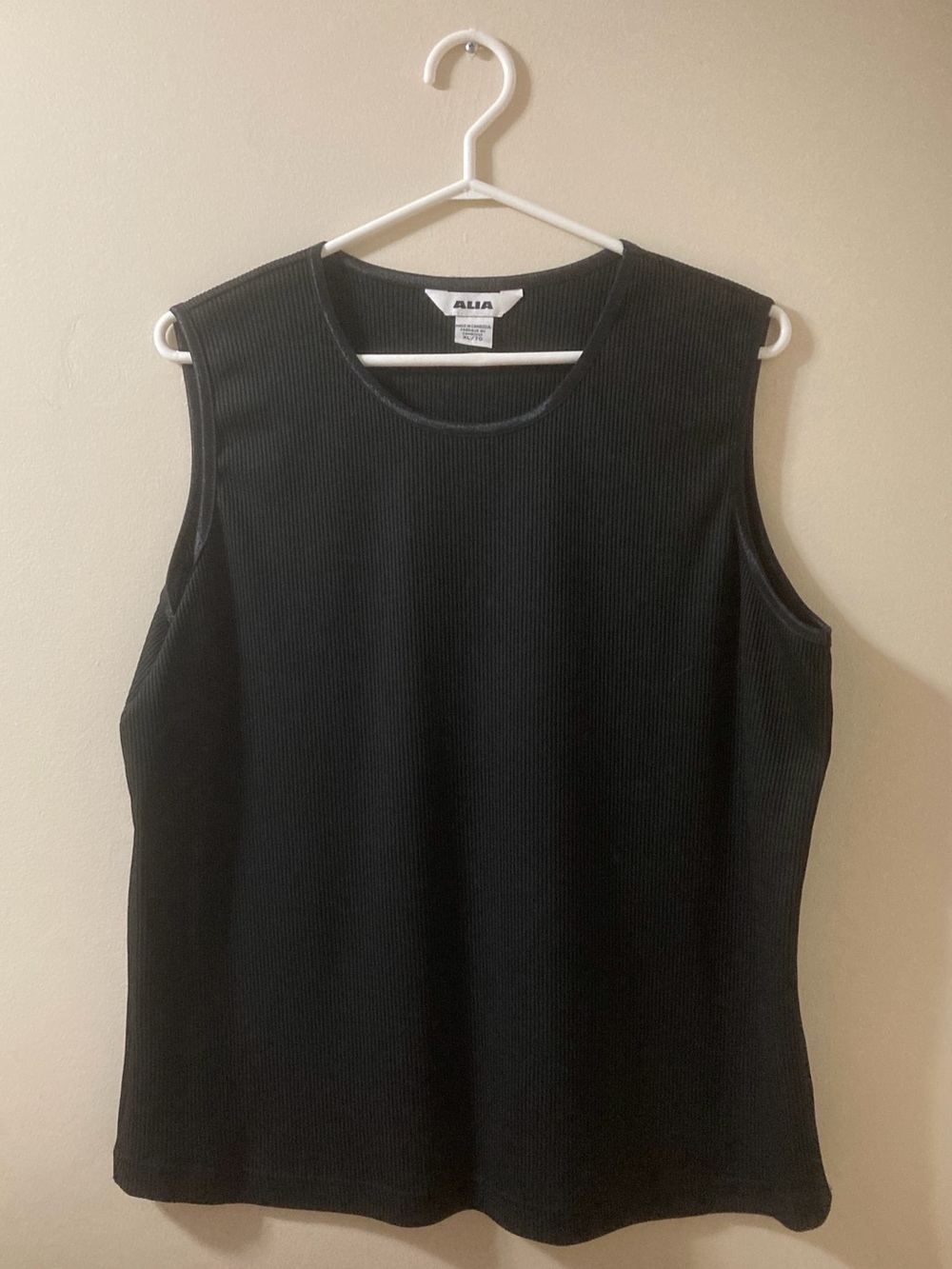 Alia Black Sleeveless Ribbed Tank Top